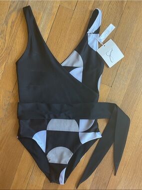Baiia Reversible Wrapsuit